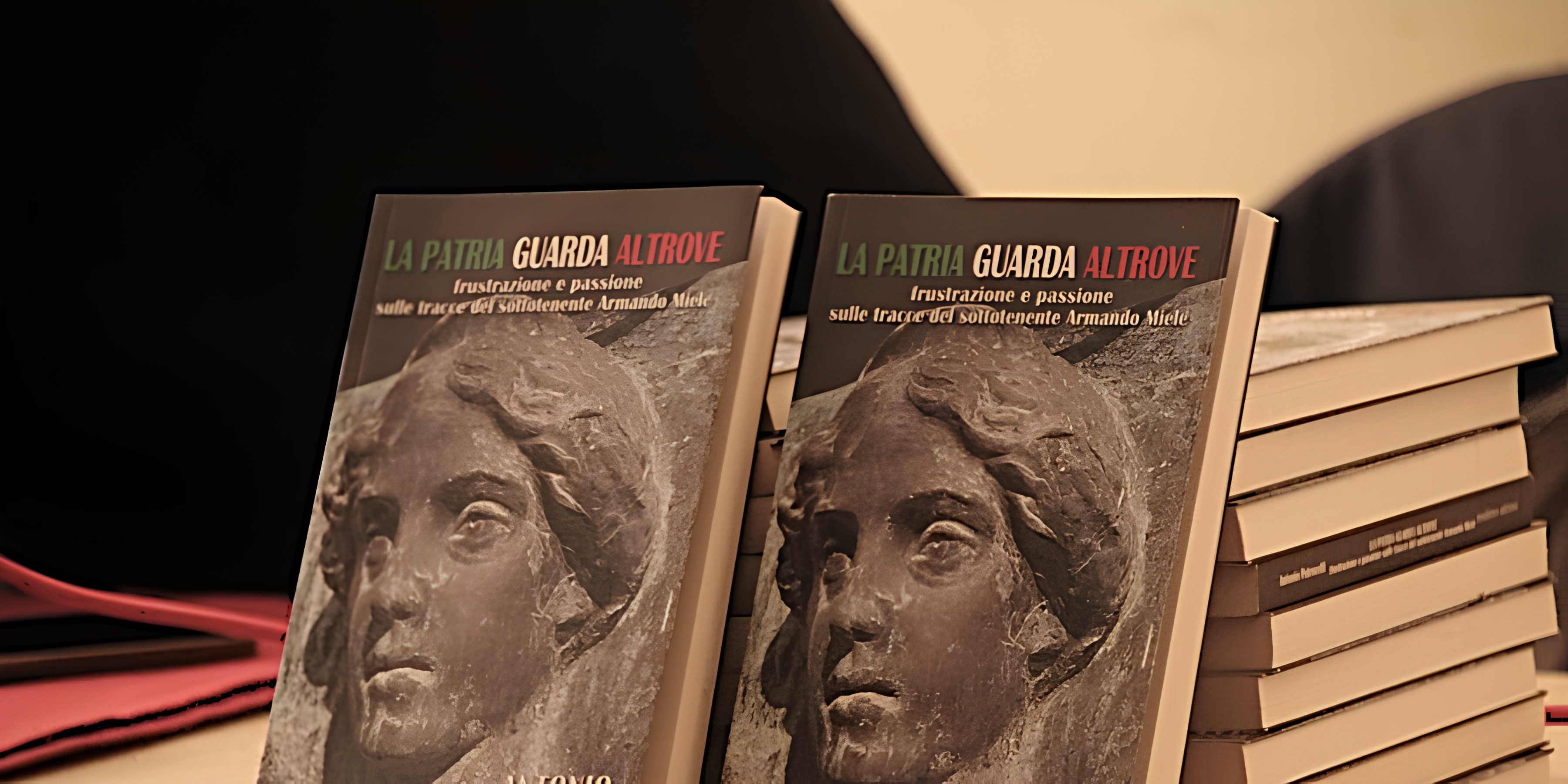 'La Patria guarda altrove'