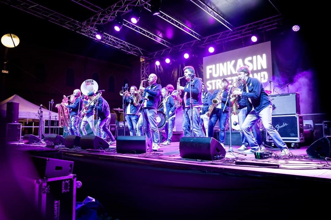 Funkasin street band