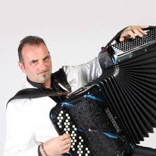 Martedì 06 Agosto - Ore 21,30 - Serata Di Intrattenimento Musicale Con L' Orchestra Athos Bassissi - A Cura Dell' Agenzia Hpi Hollywood Production Italy Di Piacenza - Piazza Della Vittoria