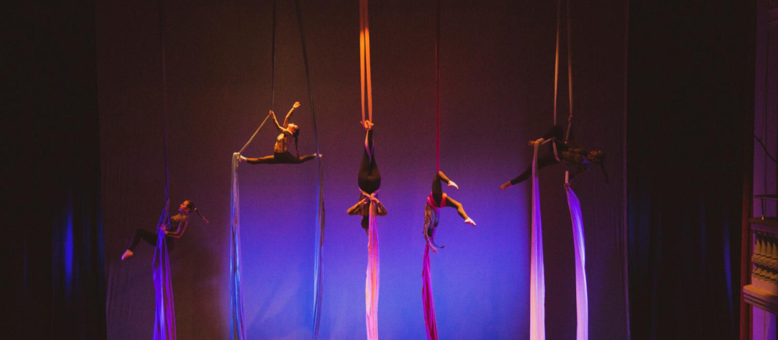 Ortocentro creativo - Born to Fly: esibizione delle allieve di Tessuti e Cerchio Aereo