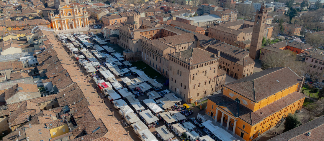 Mercato straordinario in Piazza Martiri
