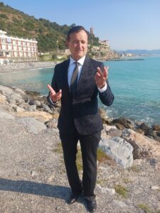 L’Autore Guido Ferrari presenta il libro “Mirra, un amore infinito”