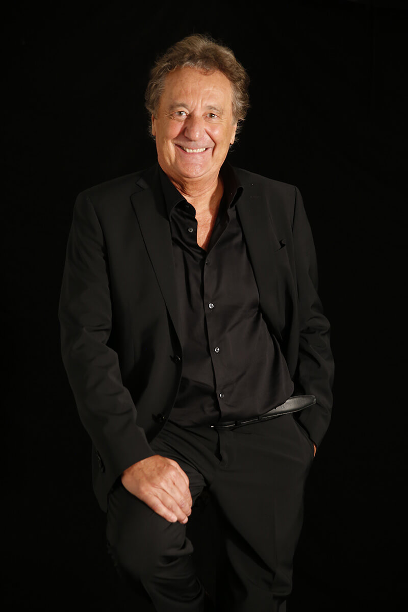  ENZO IACCHETTI presenta il libro 