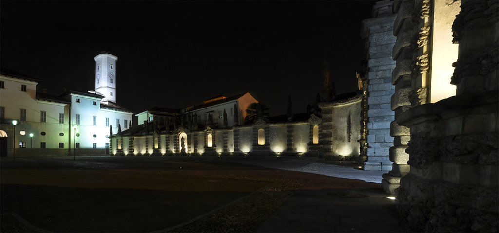 Piazza Esedra Cesano Maderno - notturno