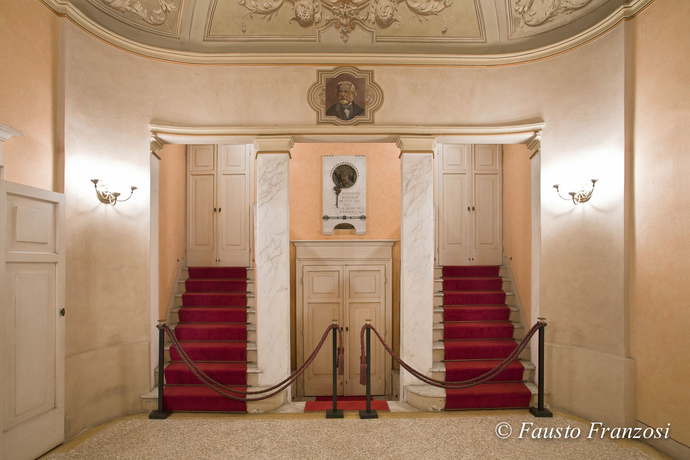 Ingresso del Teatro Ruggeri
