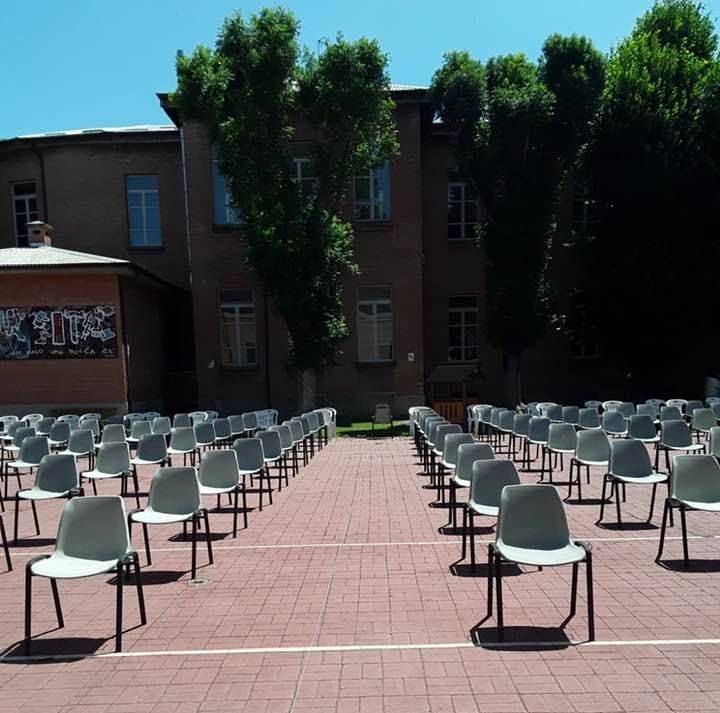 Cortile scuola primaria