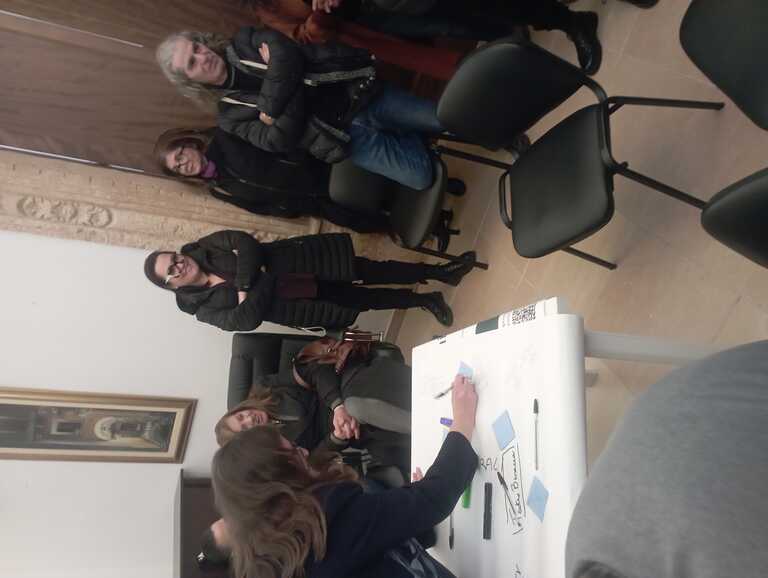 6<br/><em><small>Licenza di distribuzione: Solo uso non commerciale</small></em>