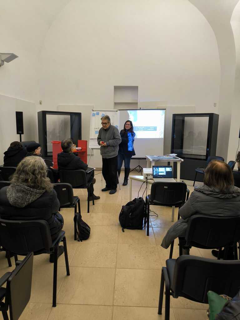 9<br/><em><small>Licenza di distribuzione: Solo uso non commerciale</small></em>