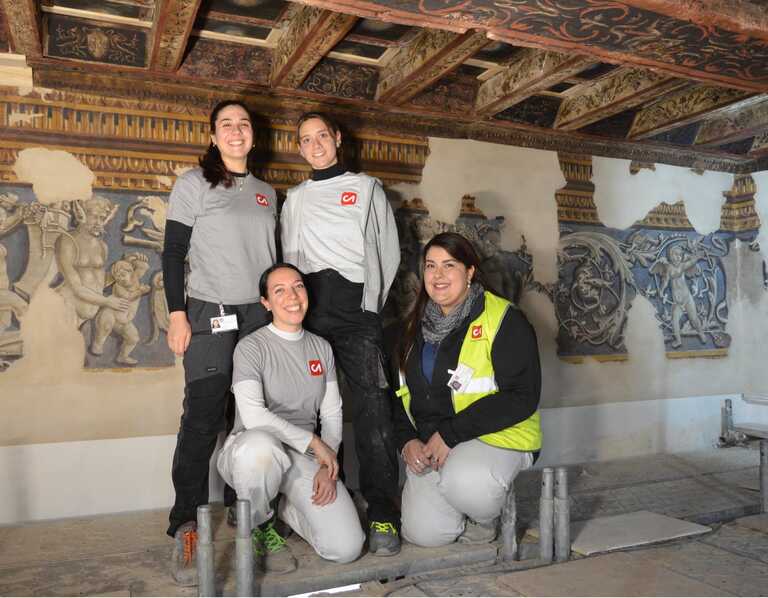 stanza vescovo restauratrici <br/><em><small>Licenza di distribuzione: condivisione allo stesso modo - copyleft non compatibile</small></em>