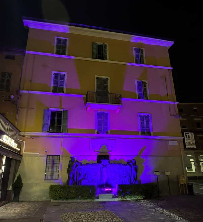 Targa Manzini rosa<br/><em><small>Licenza di distribuzione: Solo uso non commerciale</small></em>