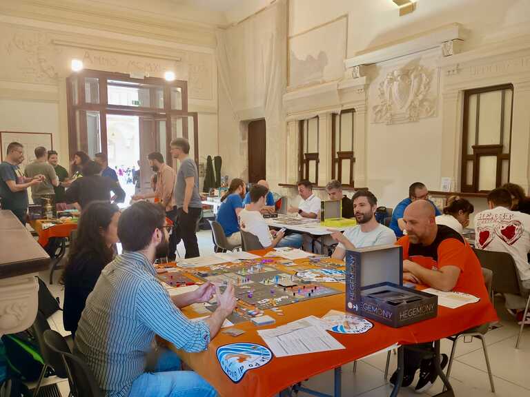 Play Time 2026 1<br/><em><small>Licenza di distribuzione: condivisione allo stesso modo - copyleft non compatibile</small></em>
