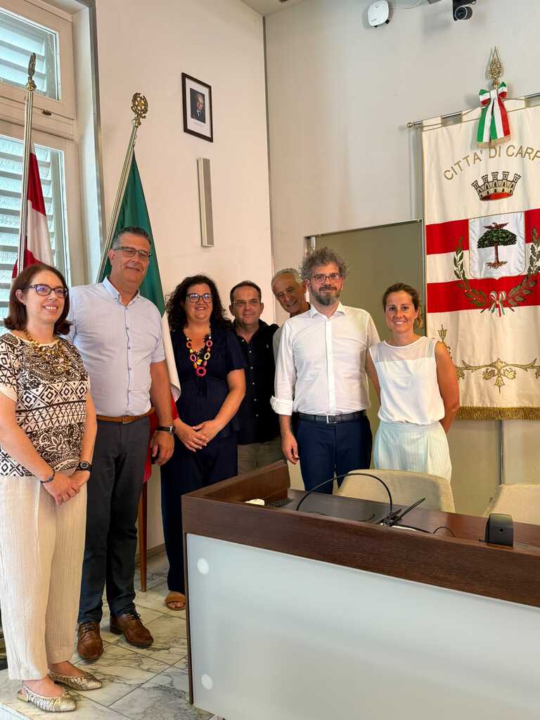 delegazione<br/><em><small>Licenza di distribuzione: Solo uso non commerciale</small></em>