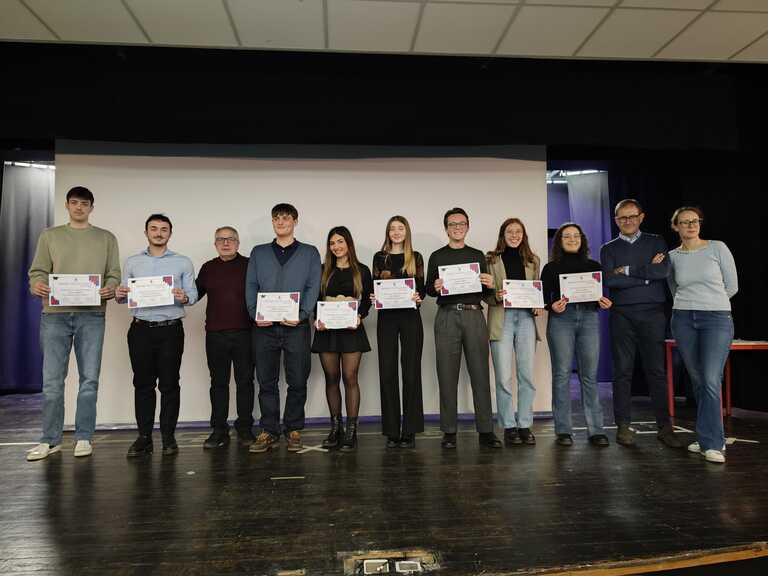 Lauree triennali<br/><em><small>Licenza di distribuzione: condivisione allo stesso modo - copyleft non compatibile</small></em>