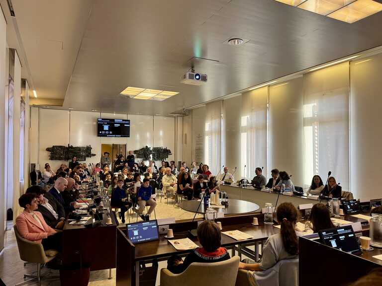 Consiglio<br/><em><small>Licenza di distribuzione: condivisione allo stesso modo - copyleft non compatibile</small></em>