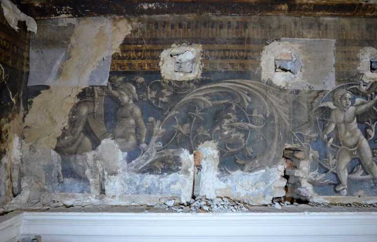 stanza vescovo prima <br/><em><small>Licenza di distribuzione: condivisione allo stesso modo - copyleft non compatibile</small></em>