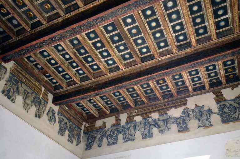 stanza vescovo soffitto<br/><em><small>Licenza di distribuzione: condivisione allo stesso modo - copyleft non compatibile</small></em>