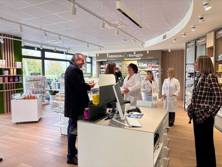 Inaugurazione farmacia comunale<br/><em><small>Licenza di distribuzione: condivisione allo stesso modo - copyleft non compatibile</small></em>