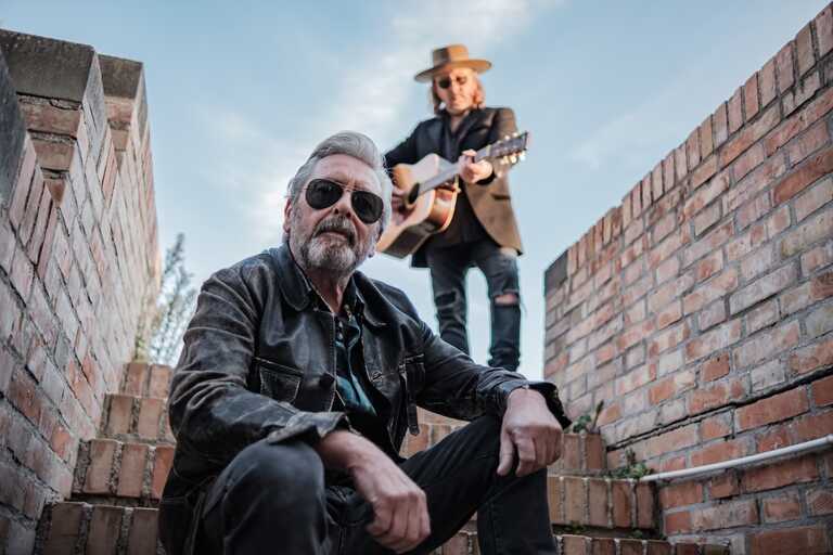 Gang<br/><em><small>Licenza di distribuzione: condivisione allo stesso modo - copyleft non compatibile</small></em>