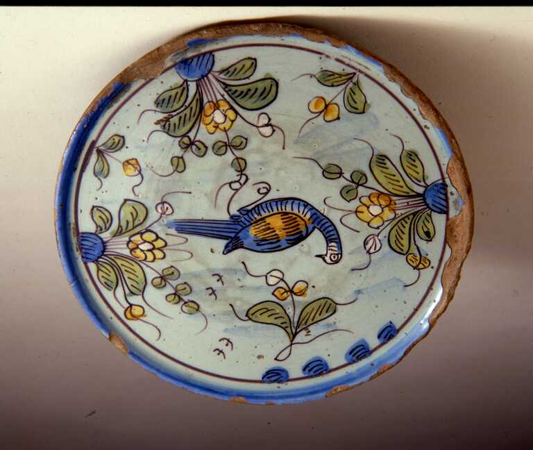 alzata con uccellino, ceramica graffita carpigiana fine XVI secolo<br/><em><small>Licenza di distribuzione: Solo uso non commerciale</small></em>