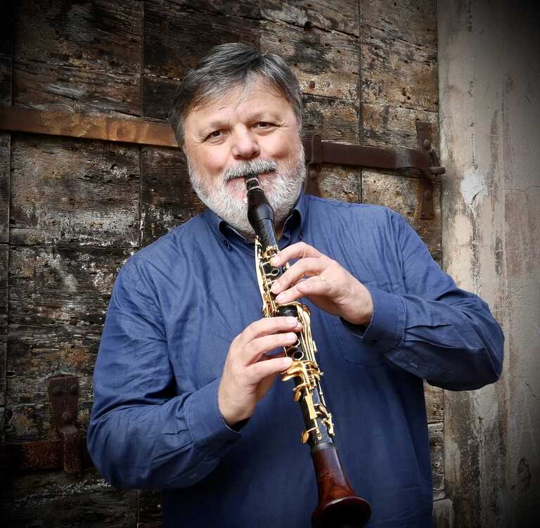 Corrado Giuffredi<br/><em><small>Licenza di distribuzione: condivisione allo stesso modo - copyleft non compatibile</small></em>