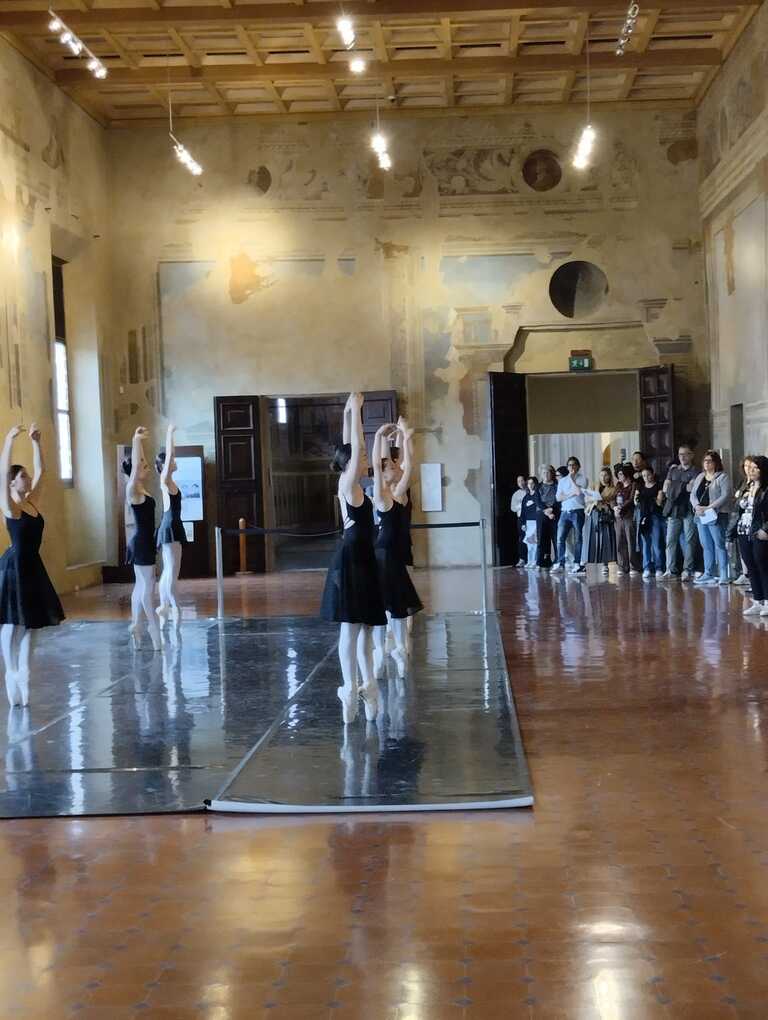 Tutta la danza che vuoi 2<br/><em><small>Licenza di distribuzione: condivisione allo stesso modo - copyleft non compatibile</small></em>