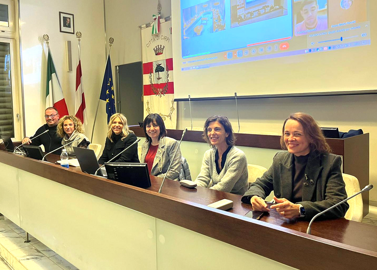 Commissione Pari Opportunità<br/><em><small>Licenza di distribuzione: Non opere derivate</small></em>