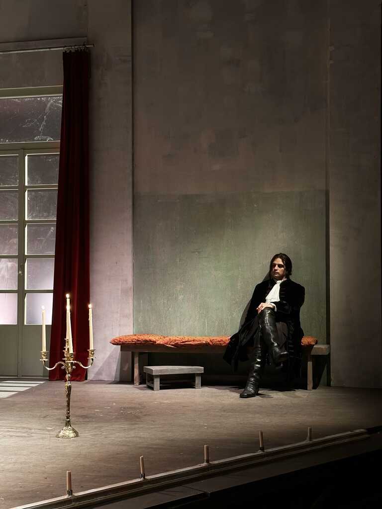 misantropo 2<br/><em><small>Licenza di distribuzione: condivisione allo stesso modo - copyleft non compatibile</small></em>