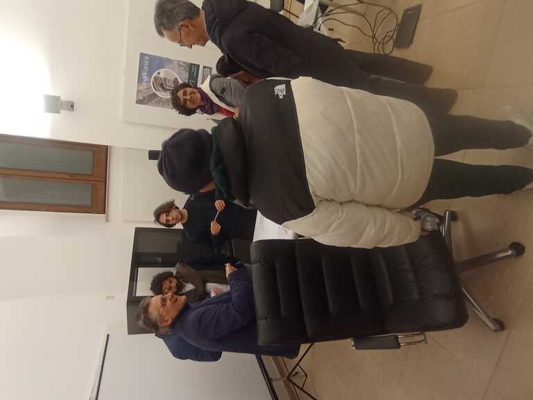 4<br/><em><small>Licenza di distribuzione: Solo uso non commerciale</small></em>