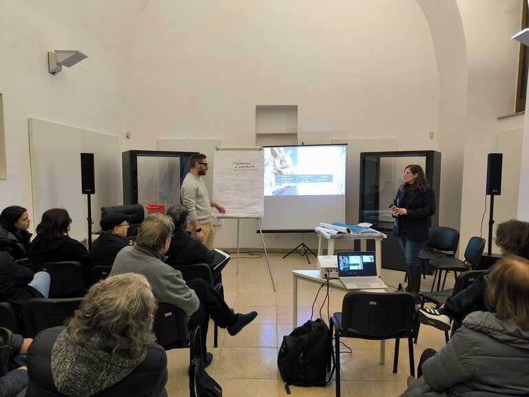 8<br/><em><small>Licenza di distribuzione: Solo uso non commerciale</small></em>