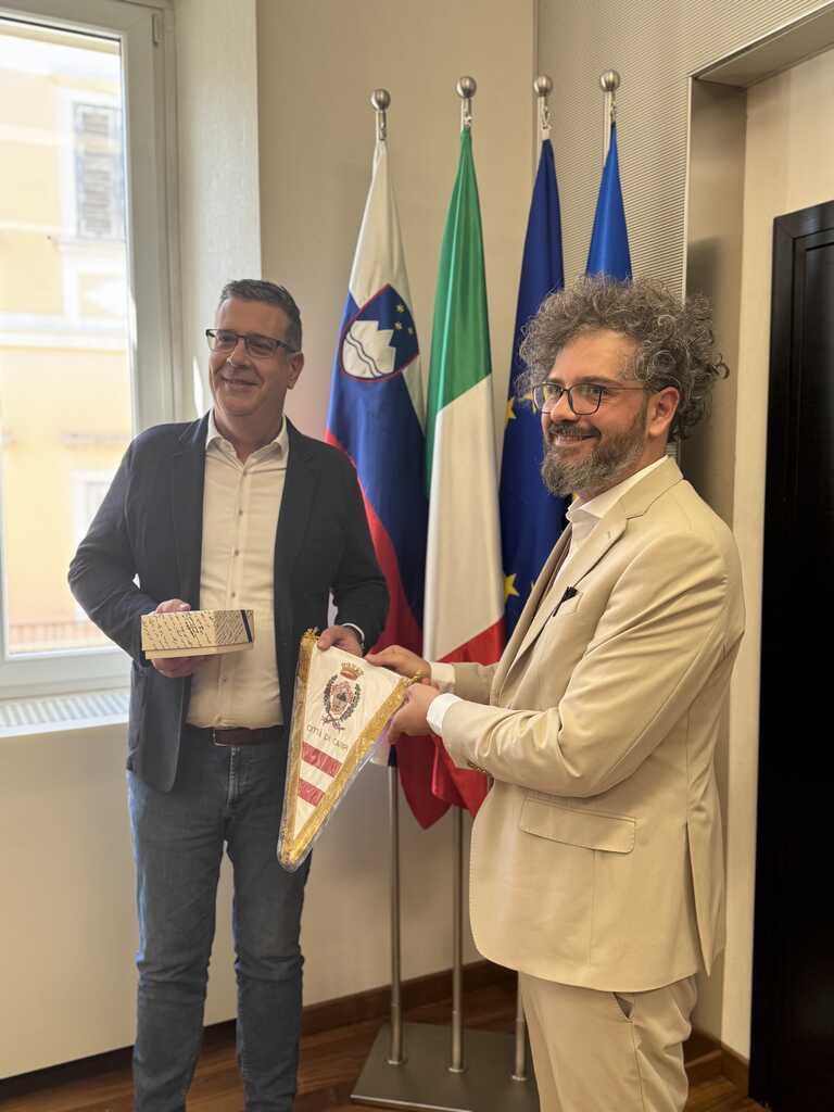 capodistria<br/><em><small>Licenza di distribuzione: condivisione allo stesso modo - copyleft non compatibile</small></em>