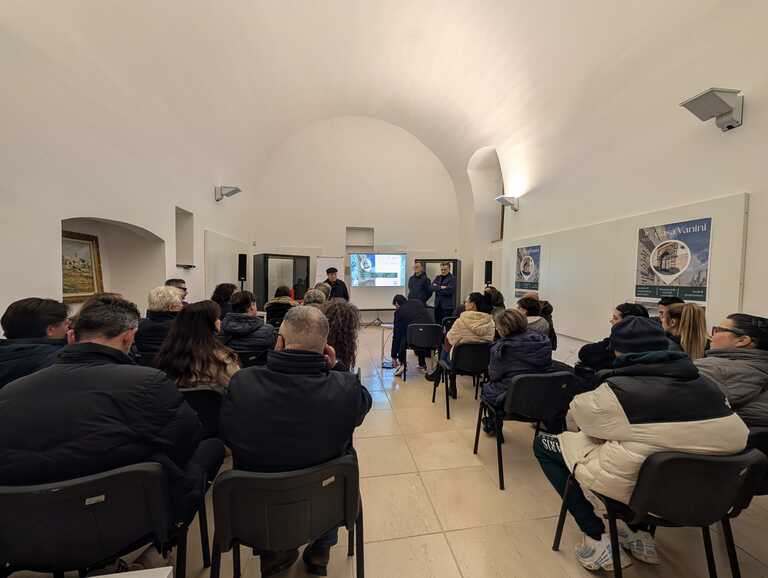 3<br/><em><small>Licenza di distribuzione: Solo uso non commerciale</small></em>