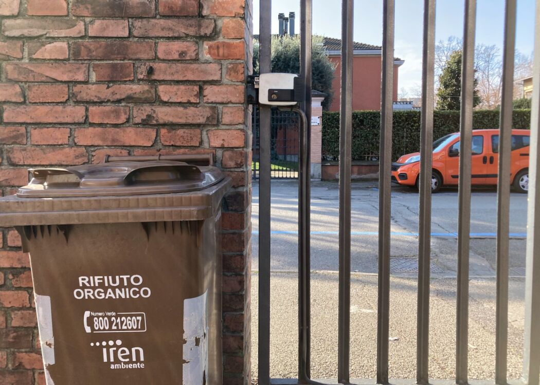 Trattamento di igienizzazione e sanificazione bidoni (carrellati) organico