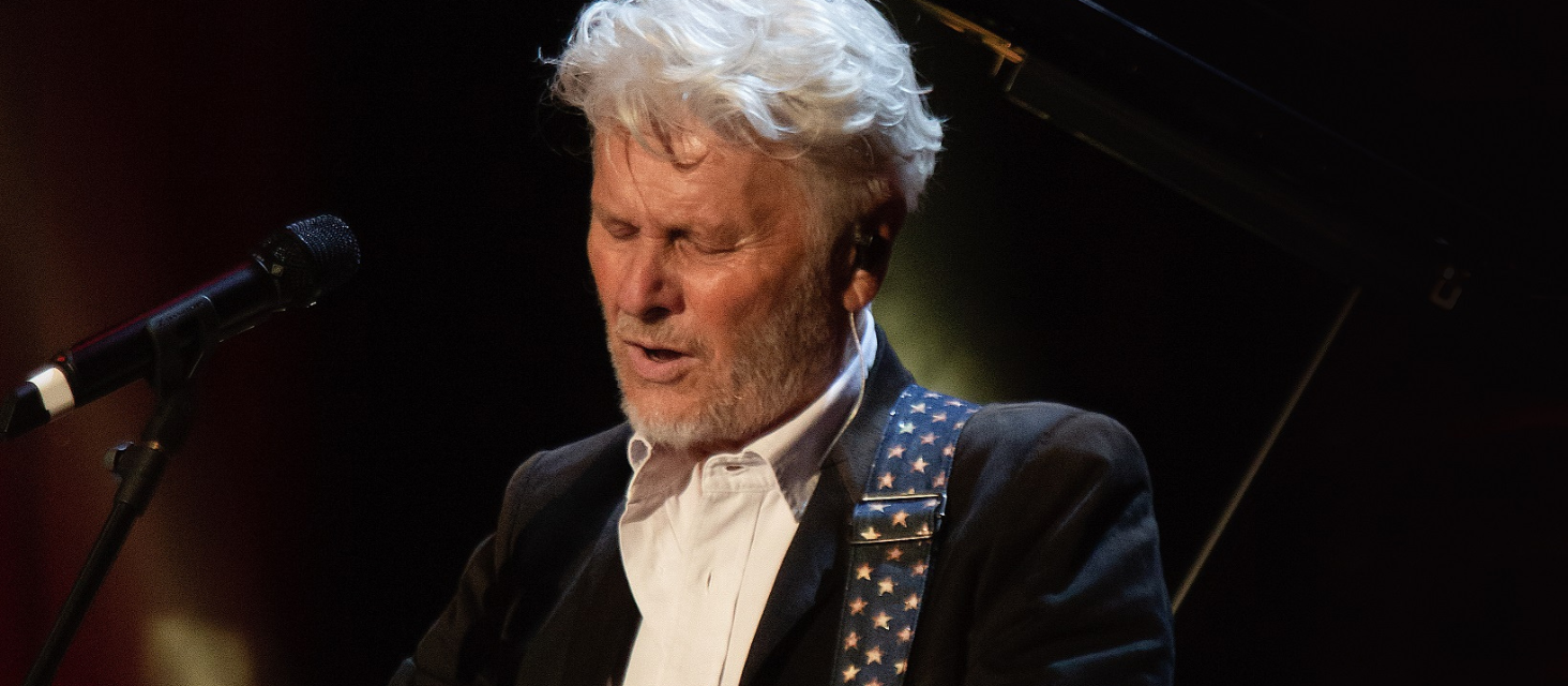 Ron in concerto con il live “Al centro esatto della musica”