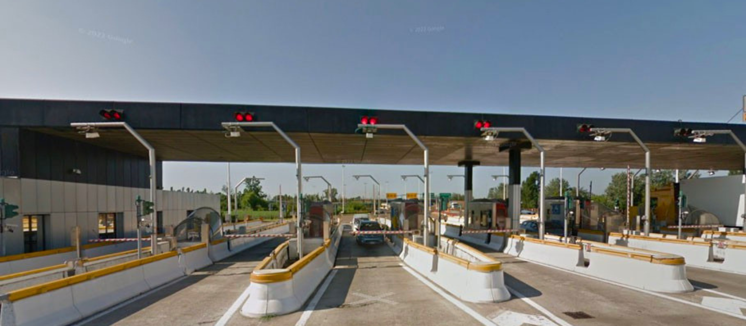 Lavori all’ingresso dell’A22, chiude la corsia di immissione