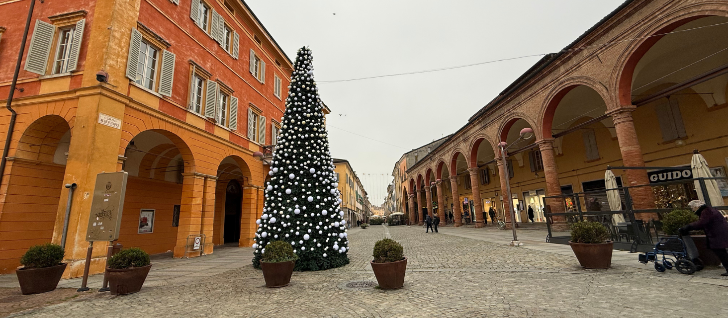 Tra luci, regali e desideri si rinnova l’atmosfera natalizia