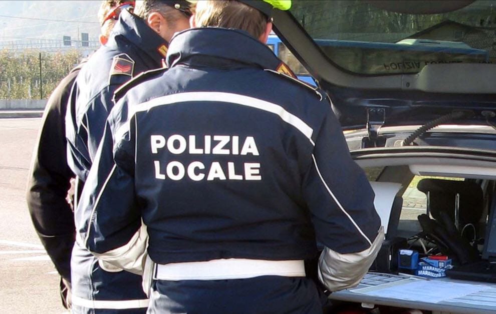 La Polizia Locale ferma giovane alla guida di un'auto rubata