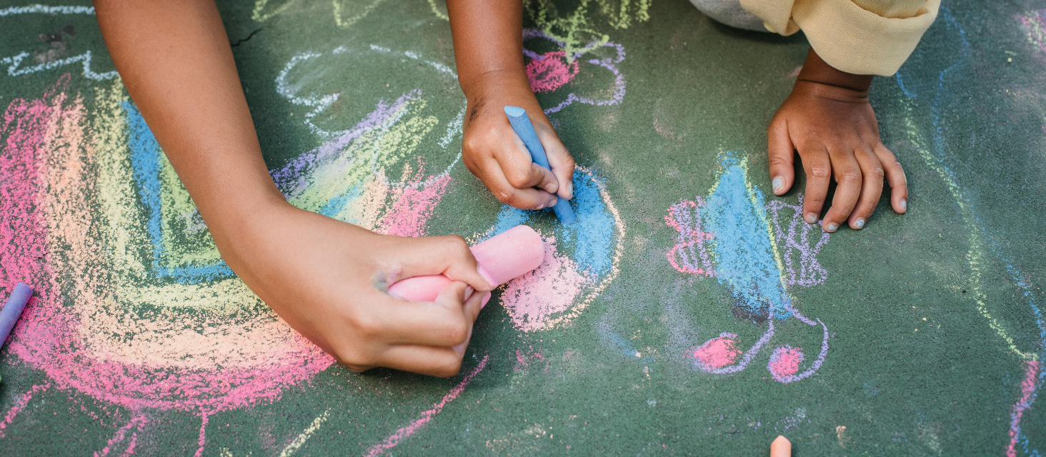 Fossoli in festa: si colorano i murales pavimentali