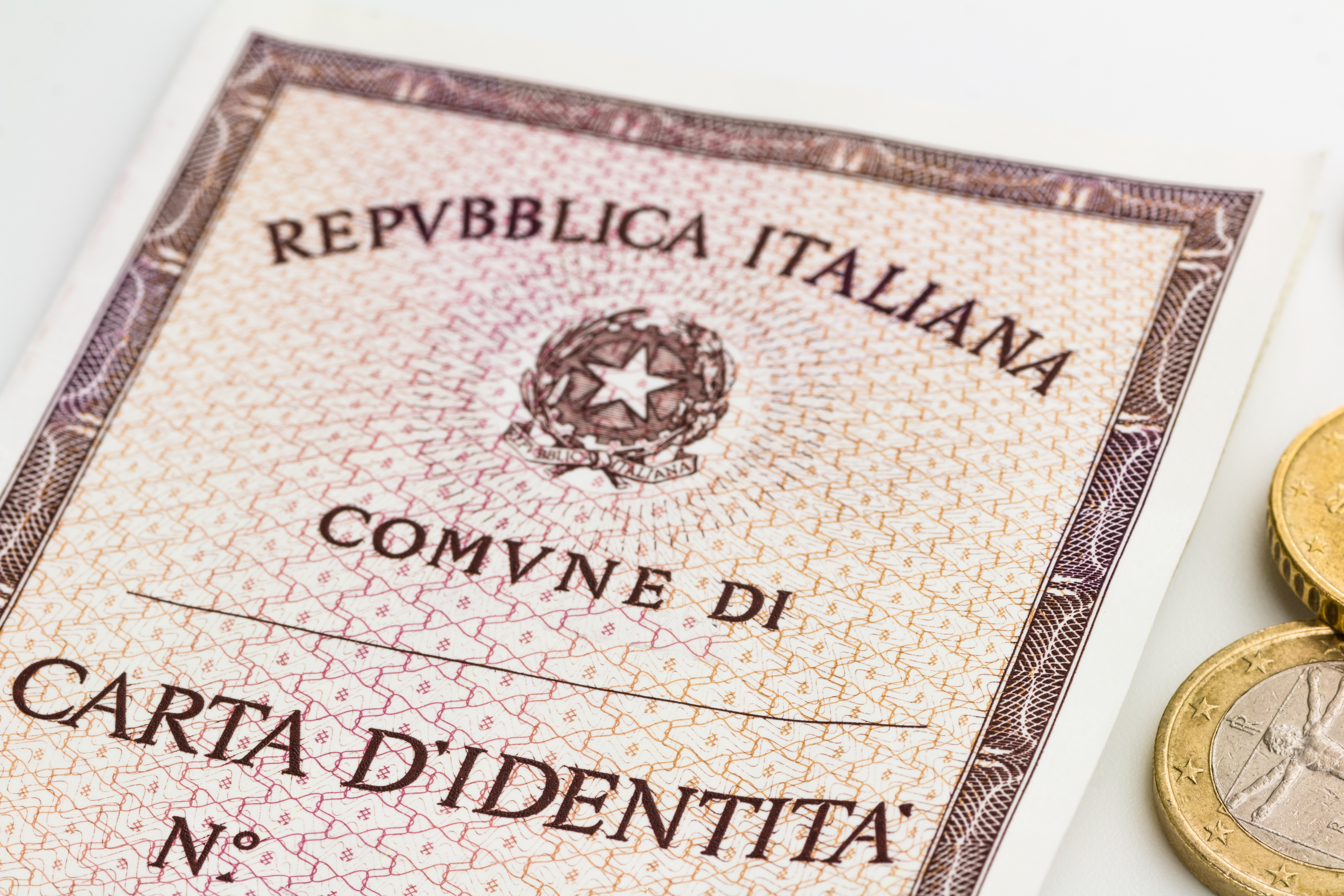 Le carte d’identità cartacee non avranno più valore dopo il 3 agosto 2026