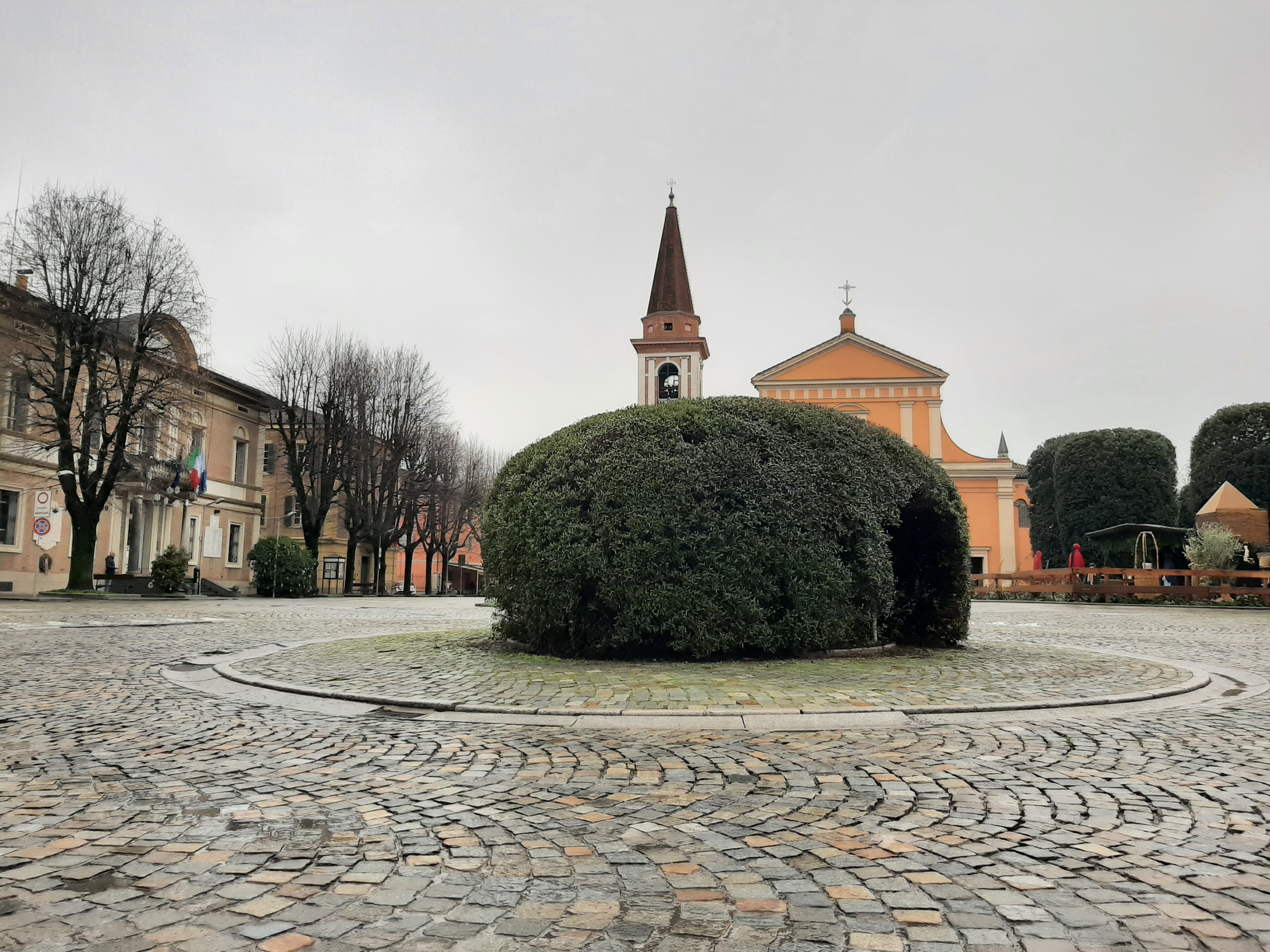 Intervento di manutenzione alla rotatoria tra via Garibaldi e via Roma
